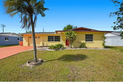 3218 Oxford Drive W, Bradenton, FL 34205 - Photo 1