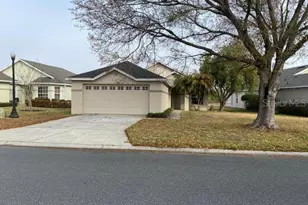 2002 Rocky Pointe Dr, Lakeland, FL 33813 - Photo 1