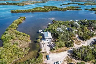 605 N Lake Cir, Crystal River, FL 34429 - Photo 1