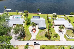 11900 W Bayshore Dr, Crystal River, FL 34429 - Photo 1