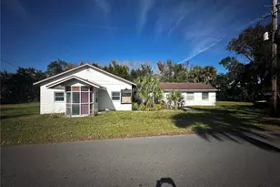 619 NE 2nd St, Crystal River, FL 34429 - Photo 1