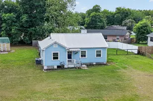 431 Edgewater Ave, Umatilla, FL 32784 - Photo 1