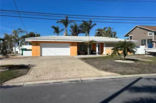 1371 Sea Gull Dr S, Saint Petersburg, FL 33707 - Photo 1