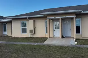 929 Club Cir, Lakeshore, FL 33854 - Photo 1