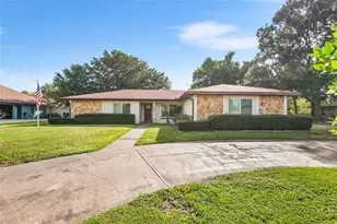 2002 Amesbury Dr, Auburndale, FL 33823 - Photo 1