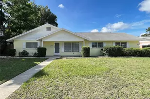 696 Avenue C SE, Winter Haven, FL 33880 - Photo 1