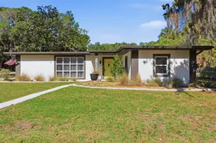 1304 NE 5th Ave, Crystal River, FL 34428 - Photo 1