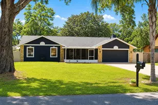 27627 Lois Dr, Tavares, FL 32778 - Photo 1