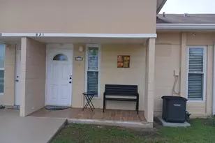 921 Club Cir, Lakeshore, FL 33854 - Photo 1