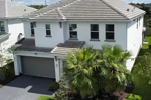 2621 Calistoga Ave, Kissimmee, FL 34741 - Photo 1