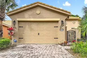 2711 Palm Tree Dr, Kissimmee, FL 34759 - Photo 1
