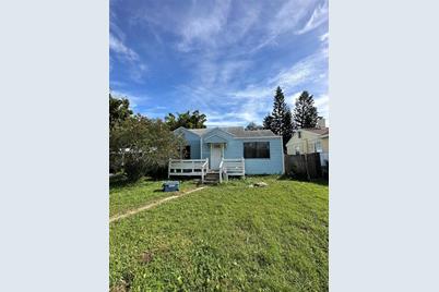 6295 33rd Way N, Saint Petersburg, FL 33702 - Photo 1
