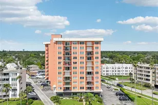1120 N Shore Dr NE, Saint Petersburg, FL 33701 - Photo 1