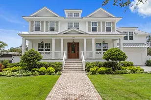 322 Bayview Dr NE, Saint Petersburg, FL 33704 - Photo 1