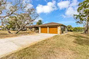 945 Bayshore Dr, Tarpon Springs, FL 34689 - Photo 1