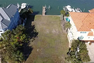 20 N Pine Cir, Belleair, FL 33756 - Photo 1