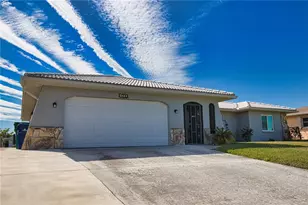 1290 Cambridge Dr, Venice, FL 34293 - Photo 1
