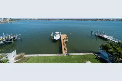 6976 S Shore Drive S, Saint Petersburg, FL 33707 - Photo 1