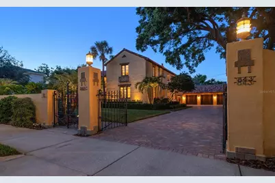 843 17th Avenue N, Saint Petersburg, FL 33704 - Photo 1