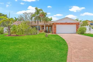 1141 80th St Ct S, Saint Petersburg, FL 33707 - Photo 1