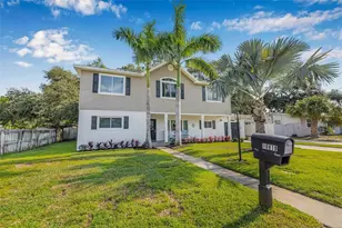 10819 Seminole Dr N, Saint Petersburg, FL 33708 - Photo 1
