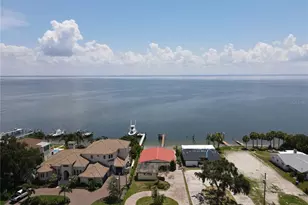3227 Bayshore Blvd NE, Saint Petersburg, FL 33703 - Photo 1