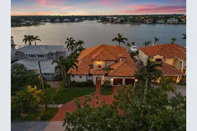301 Bayview Drive NE, Saint Petersburg, FL 33704 - Photo 1