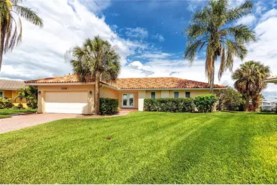 2096 Massachusetts Avenue NE, Saint Petersburg, FL 33703 - Photo 1