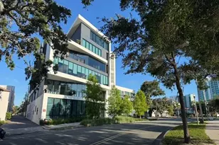 132 Mirror Lake Dr N, Saint Petersburg, FL 33701 - Photo 1