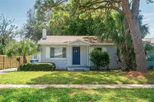 126 SW Lincoln Cir N, Saint Petersburg, FL 33703 - Photo 1
