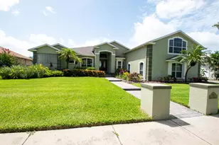 916 Bunker View Dr, Apollo Beach, FL 33572 - Photo 1