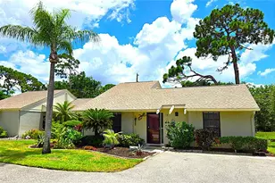 13 Windrush Bay Dr, Tarpon Springs, FL 34689 - Photo 1