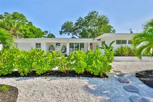 4817 Trade Winds Dr S, Gulfport, FL 33711 - Photo 1