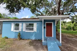 1221 30th St S, Saint Petersburg, FL 33712 - Photo 1