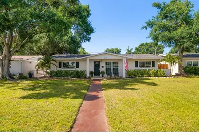652 42nd Avenue NE, Saint Petersburg, FL 33703 - Photo 1