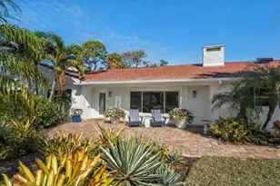 252 S Garden Cir, Belleair, FL 33756 - Photo 1