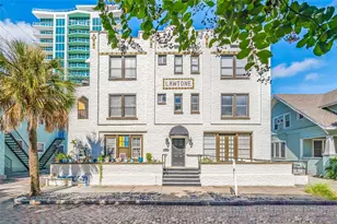 324 Grove St N, Saint Petersburg, FL 33701 - Photo 1