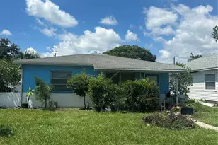 2427 39th Ave N, Saint Petersburg, FL 33714 - Photo 1