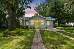 1010 E Cherry St, Plant City, FL 33563 - Photo 1