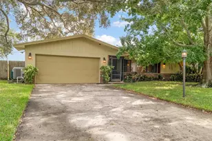1353 Viewtop Dr, Clearwater, FL 33764 - Photo 1
