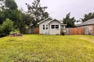 3715 14th St N, Saint Petersburg, FL 33704 - Photo 1