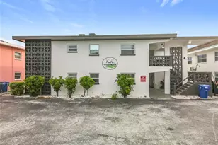11705 3rd St E, Treasure Island, FL 33706 - Photo 1