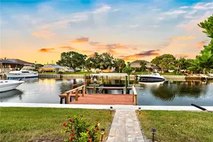 727 Flamingo Dr, Apollo Beach, FL 33572 - Photo 1