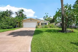1810 New Hampshire Ave NE, Saint Petersburg, FL 33703 - Photo 1