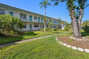 5855 18th St N, Saint Petersburg, FL 33714 - Photo 1