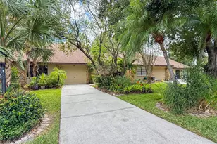 9942 Lake Seminole Dr W, Largo, FL 33773 - Photo 1