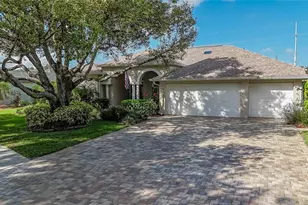 6505 Huntington Dr, Zephyrhills, FL 33542 - Photo 1