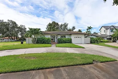 851 Snell Isle Boulevard NE, Saint Petersburg, FL 33704 - Photo 1