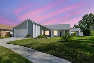 14603 Village Glen Cir, Tampa, FL 33618 - Photo 1
