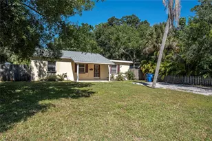 233 41st Ave NE, Saint Petersburg, FL 33703 - Photo 1